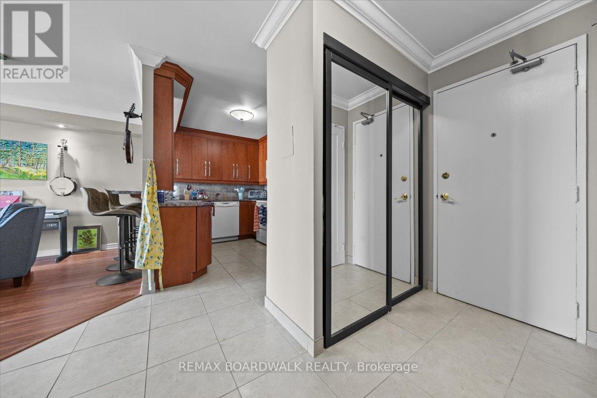 908 - 158a Mcarthur Avenue E, Ottawa, Ontario  K1L 7E7 - Photo 4 - X12744290