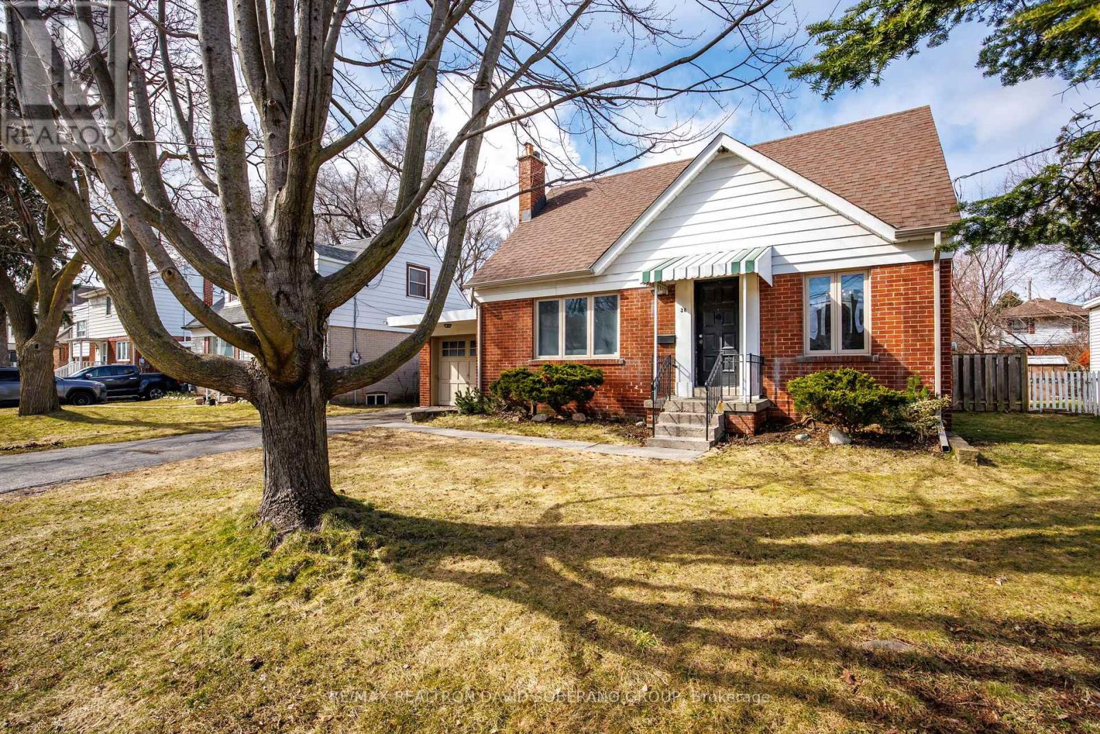 38 Touraine Avenue, Toronto, Ontario  M3H 1R2 - Photo 2 - C12914570