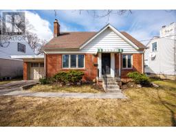 38 TOURAINE AVENUE, Toronto, Ontario