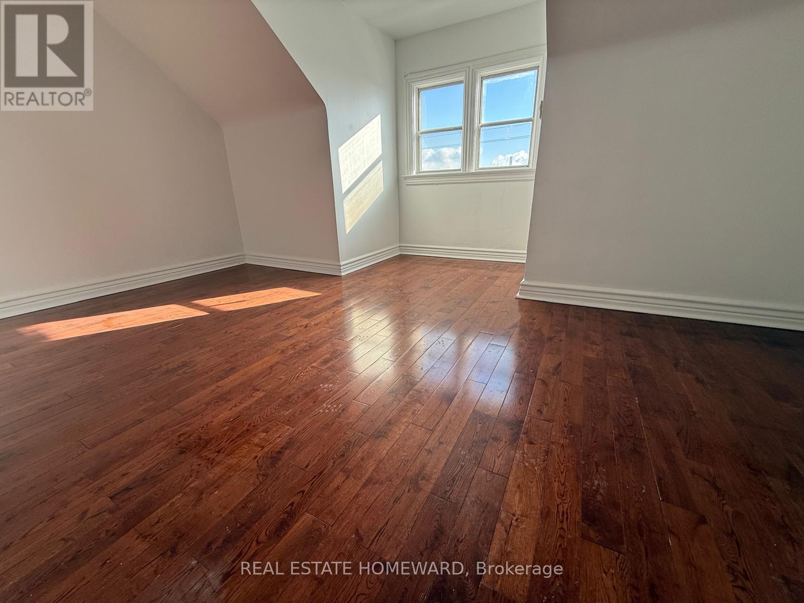 Upper - 1234 Gerrard Street E, Toronto, Ontario  M4L 1Y6 - Photo 10 - E12914754