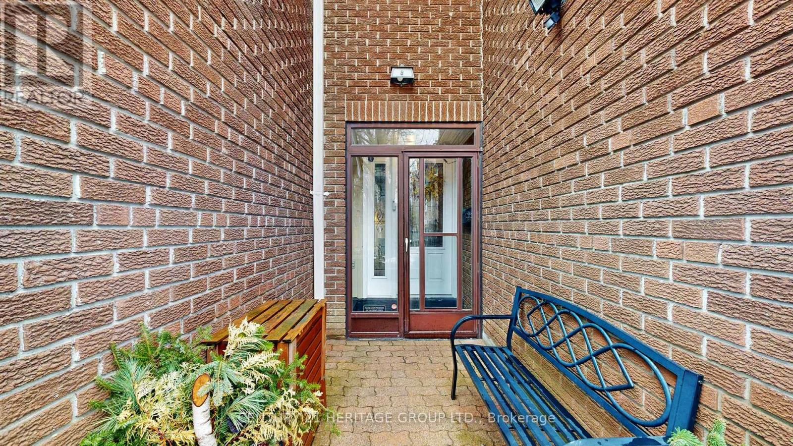 8 Dunkeld Way, Markham, Ontario  L3T 4Y9 - Photo 2 - N12914684