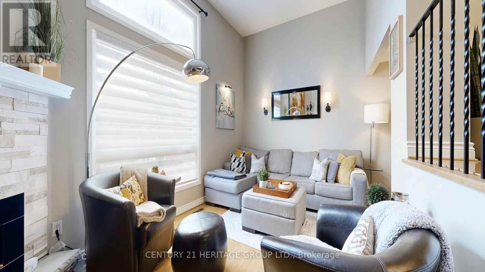 8 Dunkeld Way, Markham, Ontario  L3T 4Y9 - Photo 4 - N12914684