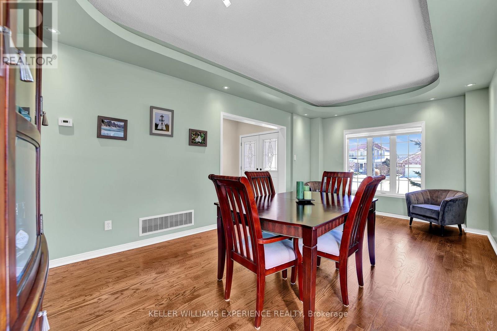 4 Gold Park Gate, Essa, Ontario  L3W 0C2 - Photo 7 - N12914802