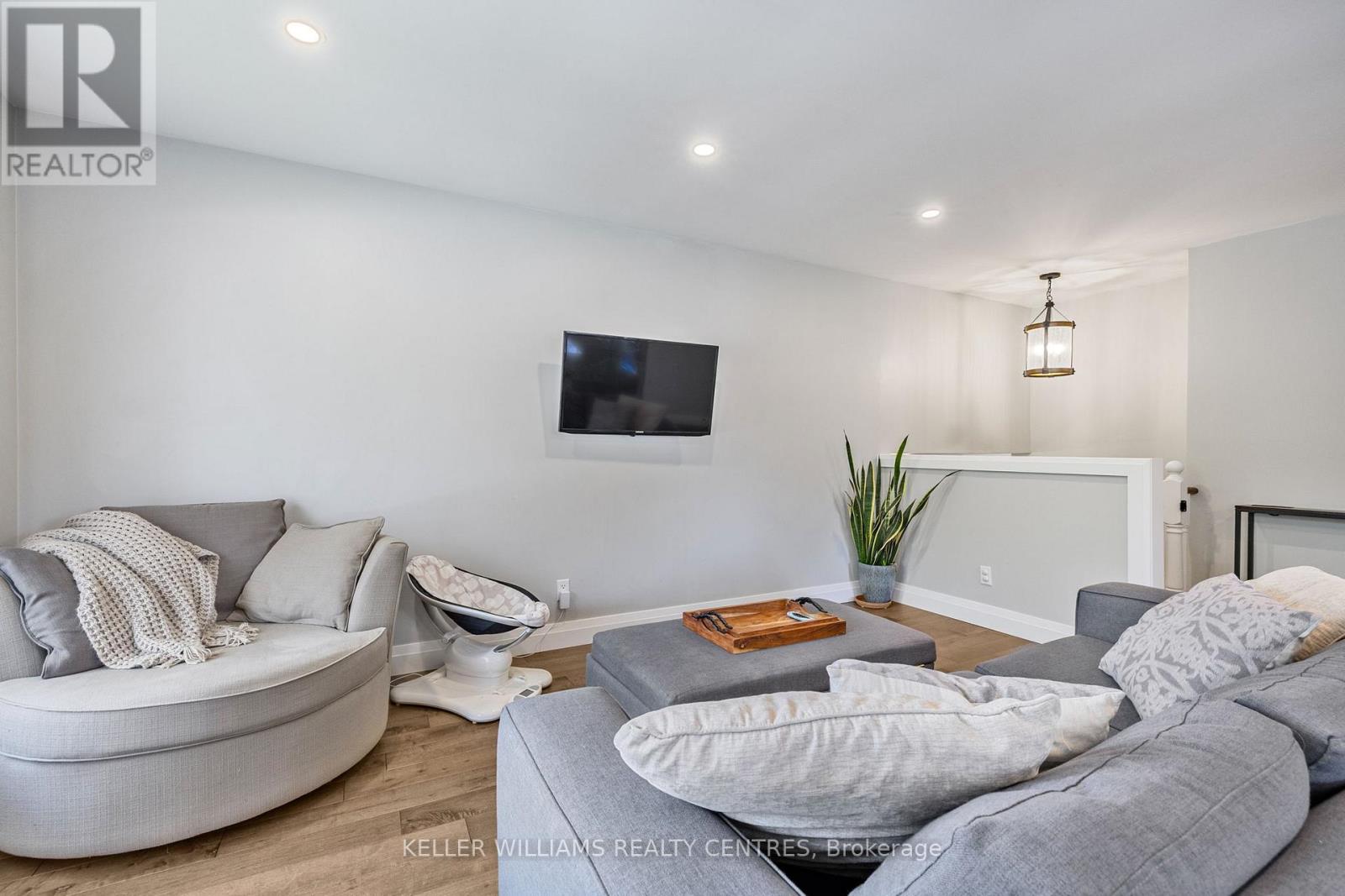 4 Selby Street, Innisfil, Ontario  L0L 1L0 - Photo 9 - N12894362