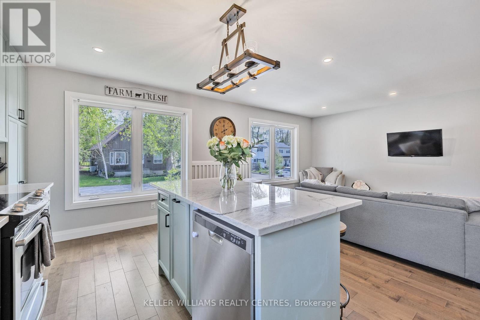 4 Selby Street, Innisfil, Ontario  L0L 1L0 - Photo 17 - N12894362