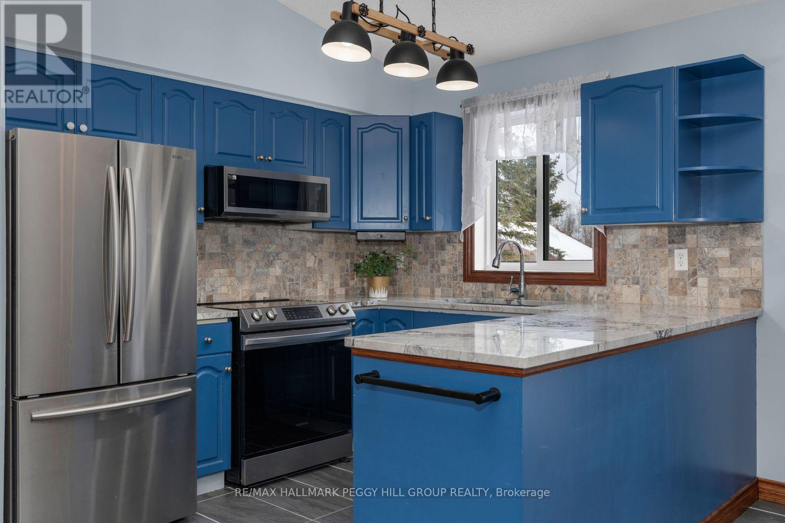 11 Hickory Lane, Oro-Medonte, Ontario  L0K 1E0 - Photo 4 - S12914706