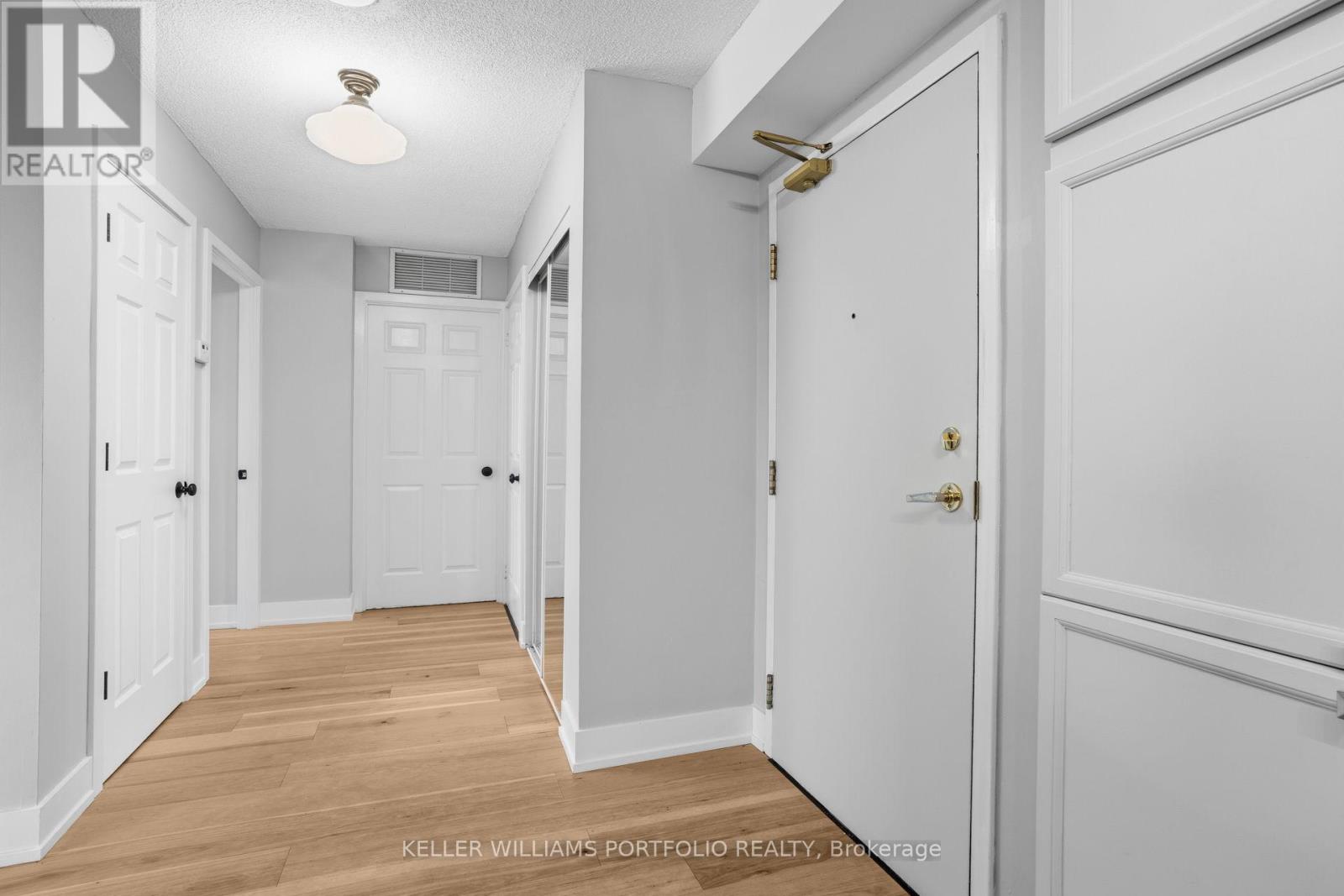 802 - 190 Manitoba Street, Toronto, Ontario  M8Y 3Y8 - Photo 11 - W12912420