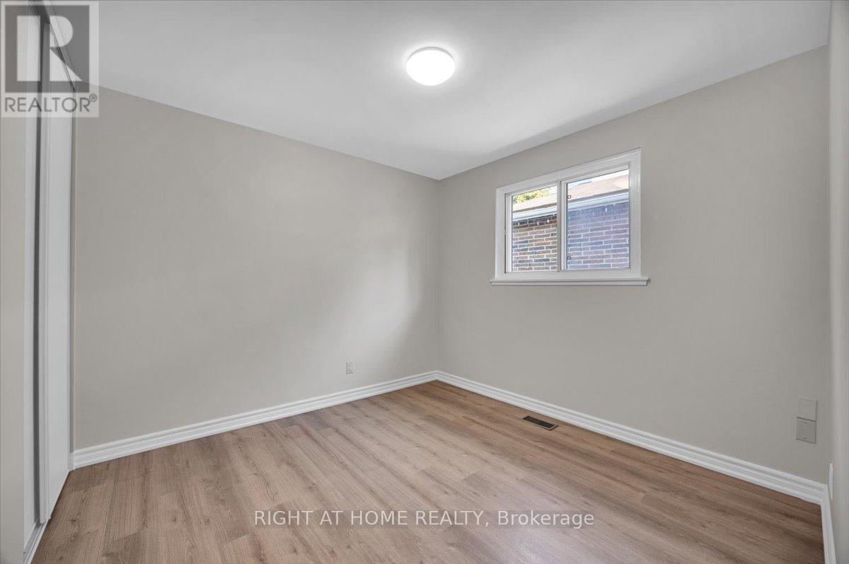 27 Villata Gardens, Toronto, Ontario  M3J 1J7 - Photo 12 - W12914560