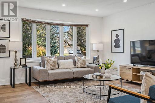 20 Suburban Drive, Mississauga, Ontario  L5N 1G5 - Photo 10 - W12914592