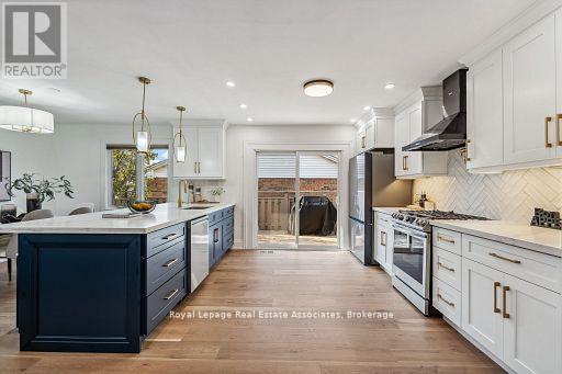 20 Suburban Drive, Mississauga, Ontario  L5N 1G5 - Photo 12 - W12914592