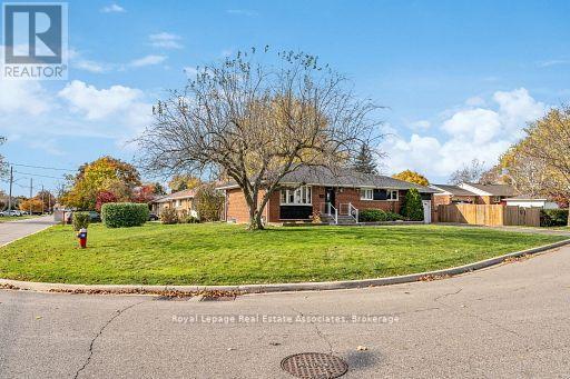 20 Suburban Drive, Mississauga, Ontario  L5N 1G5 - Photo 2 - W12914592