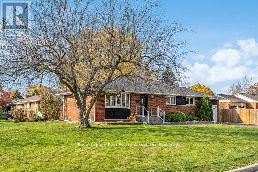 20 Suburban Drive, Mississauga, Ontario  L5N 1G5 - Photo 3 - W12914592