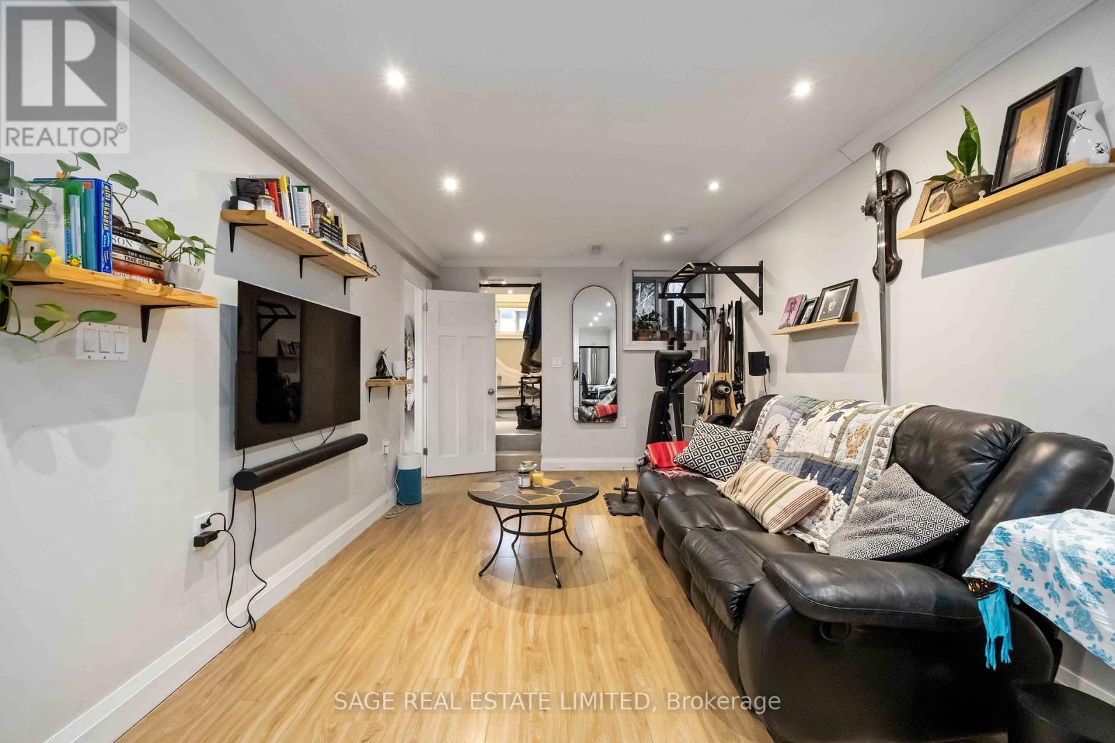 Lower - 182 Indian Grove, Toronto, Ontario  M6P 2H2 - Photo 10 - W12914628