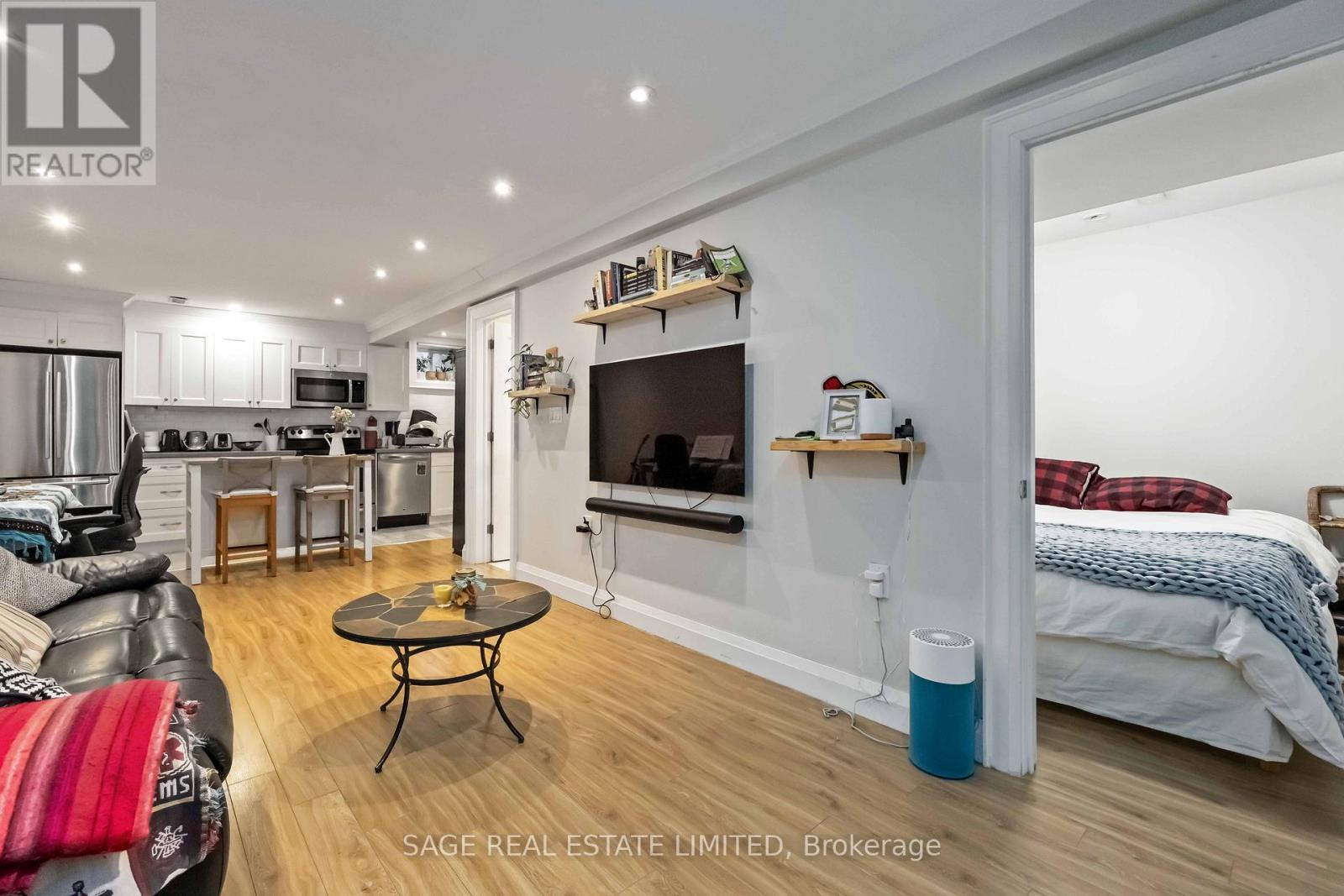 Lower - 182 Indian Grove, Toronto, Ontario  M6P 2H2 - Photo 11 - W12914628