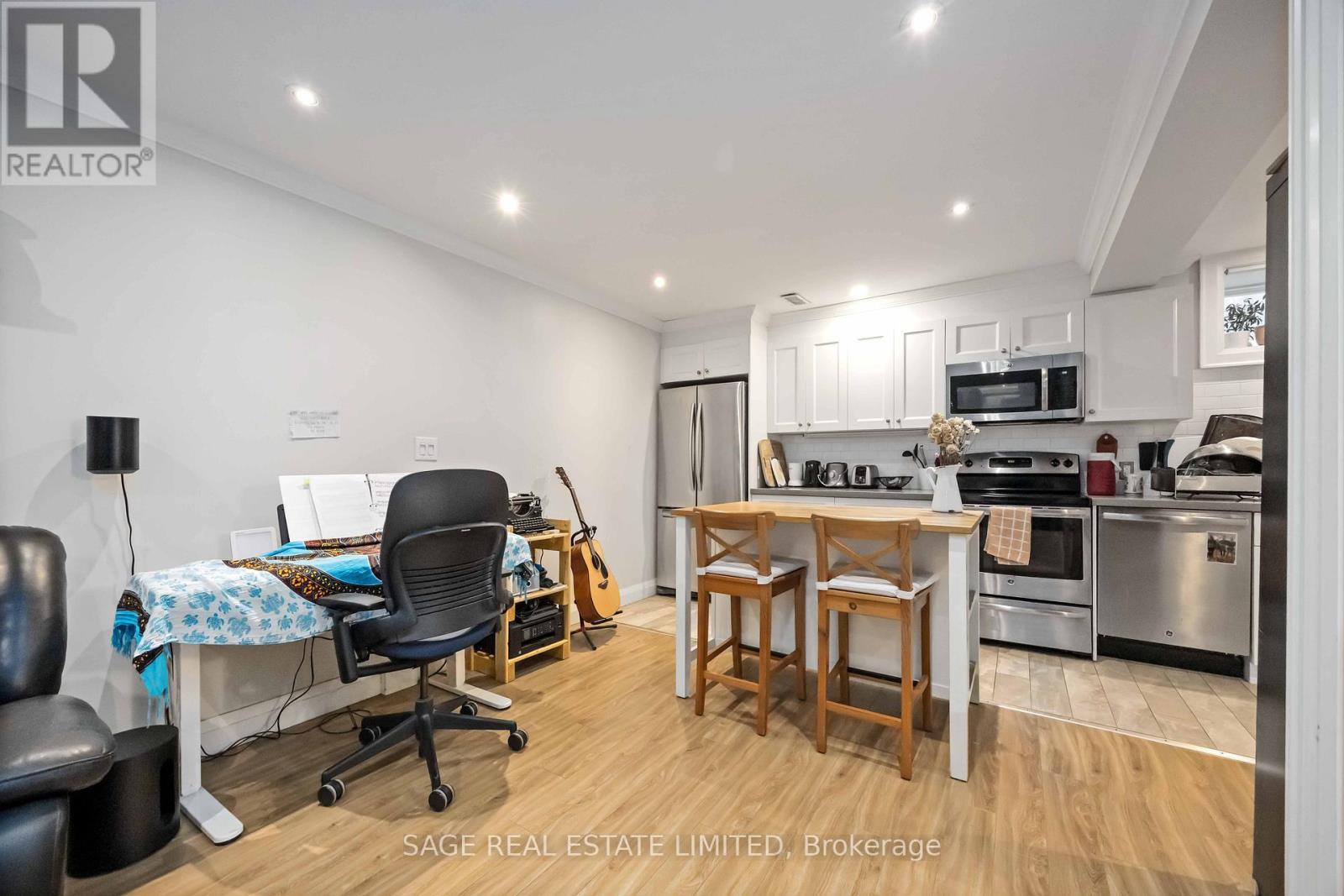 Lower - 182 Indian Grove, Toronto, Ontario  M6P 2H2 - Photo 13 - W12914628