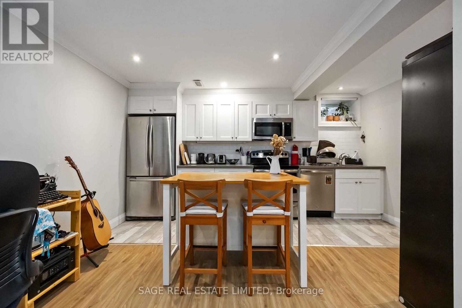 Lower - 182 Indian Grove, Toronto, Ontario  M6P 2H2 - Photo 14 - W12914628