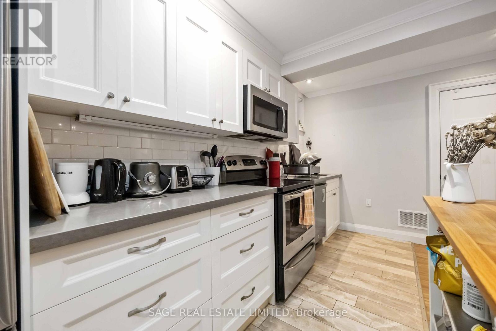 Lower - 182 Indian Grove, Toronto, Ontario  M6P 2H2 - Photo 16 - W12914628