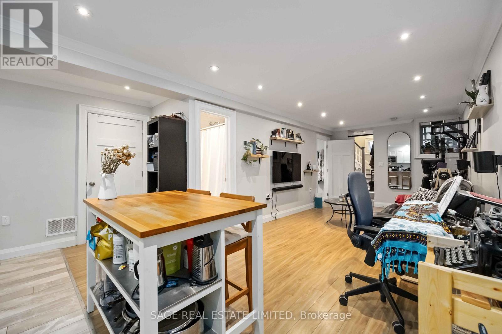 Lower - 182 Indian Grove, Toronto, Ontario  M6P 2H2 - Photo 17 - W12914628