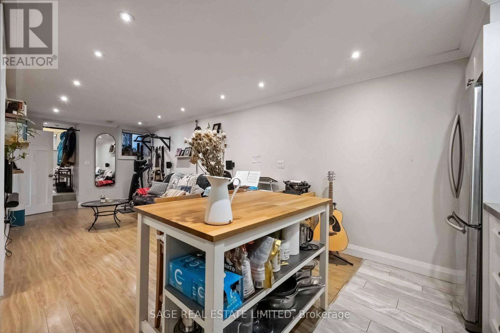 Lower - 182 Indian Grove, Toronto, Ontario  M6P 2H2 - Photo 18 - W12914628