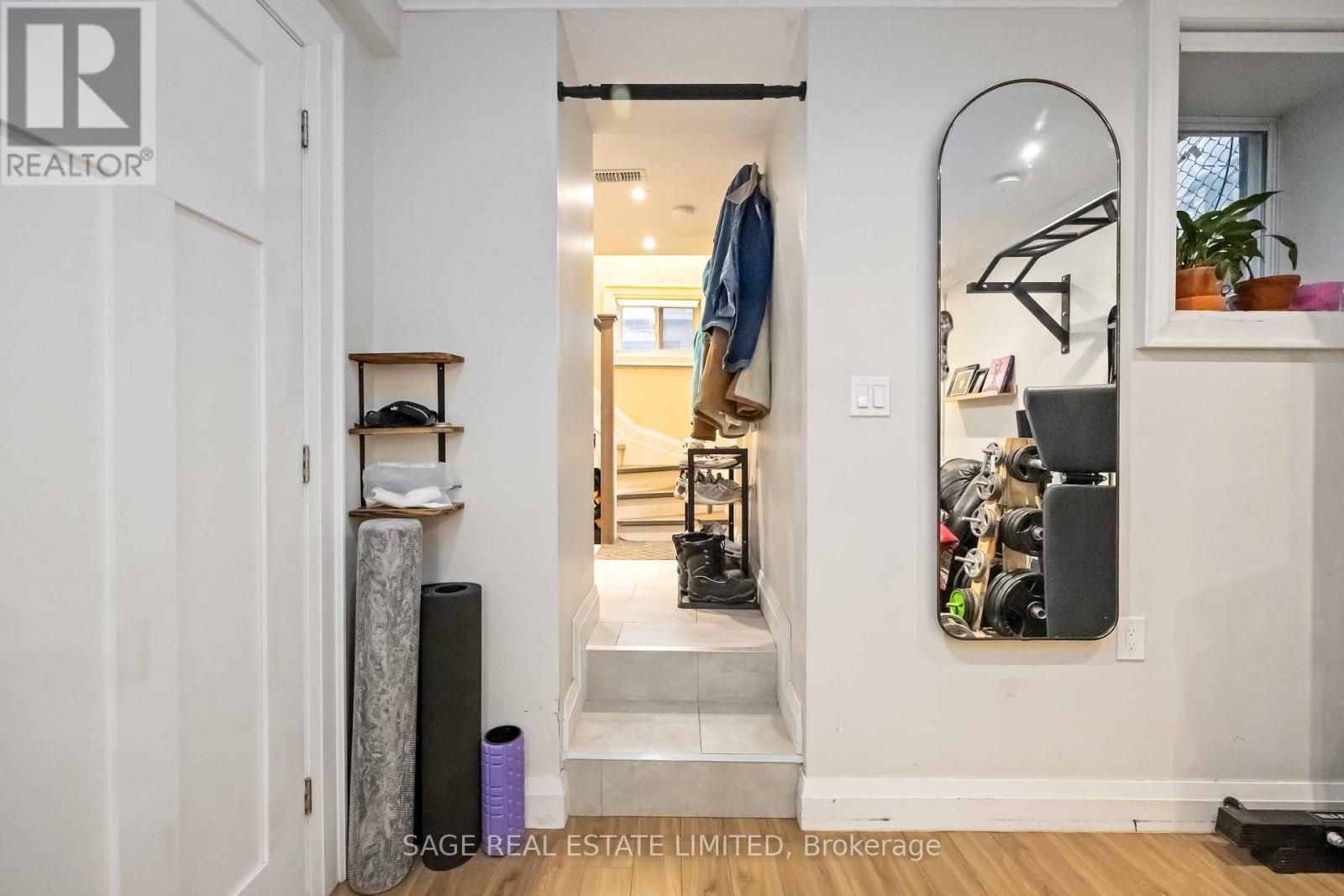 Lower - 182 Indian Grove, Toronto, Ontario  M6P 2H2 - Photo 2 - W12914628