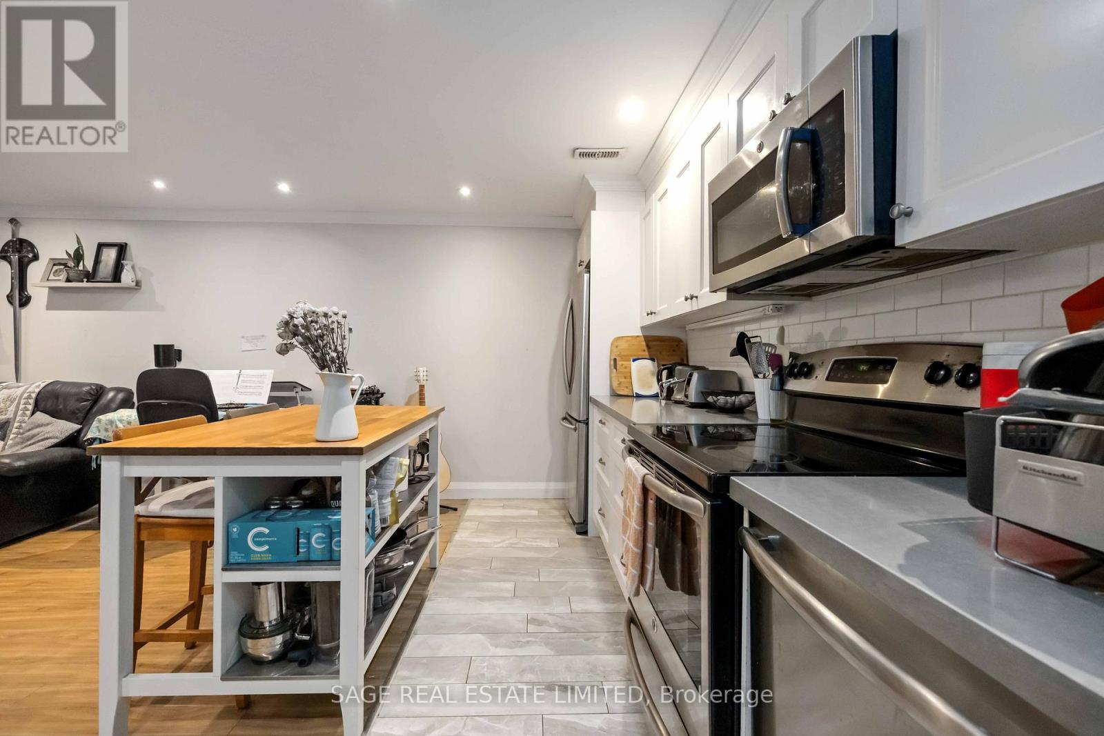 Lower - 182 Indian Grove, Toronto, Ontario  M6P 2H2 - Photo 20 - W12914628