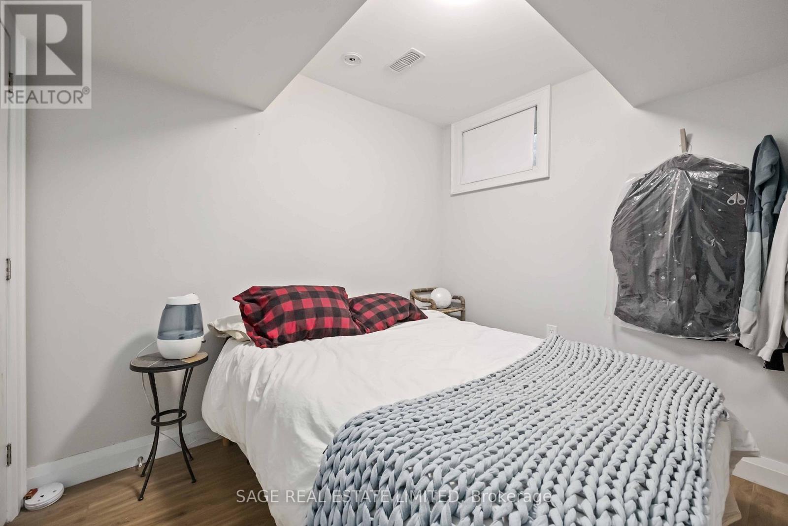 Lower - 182 Indian Grove, Toronto, Ontario  M6P 2H2 - Photo 24 - W12914628