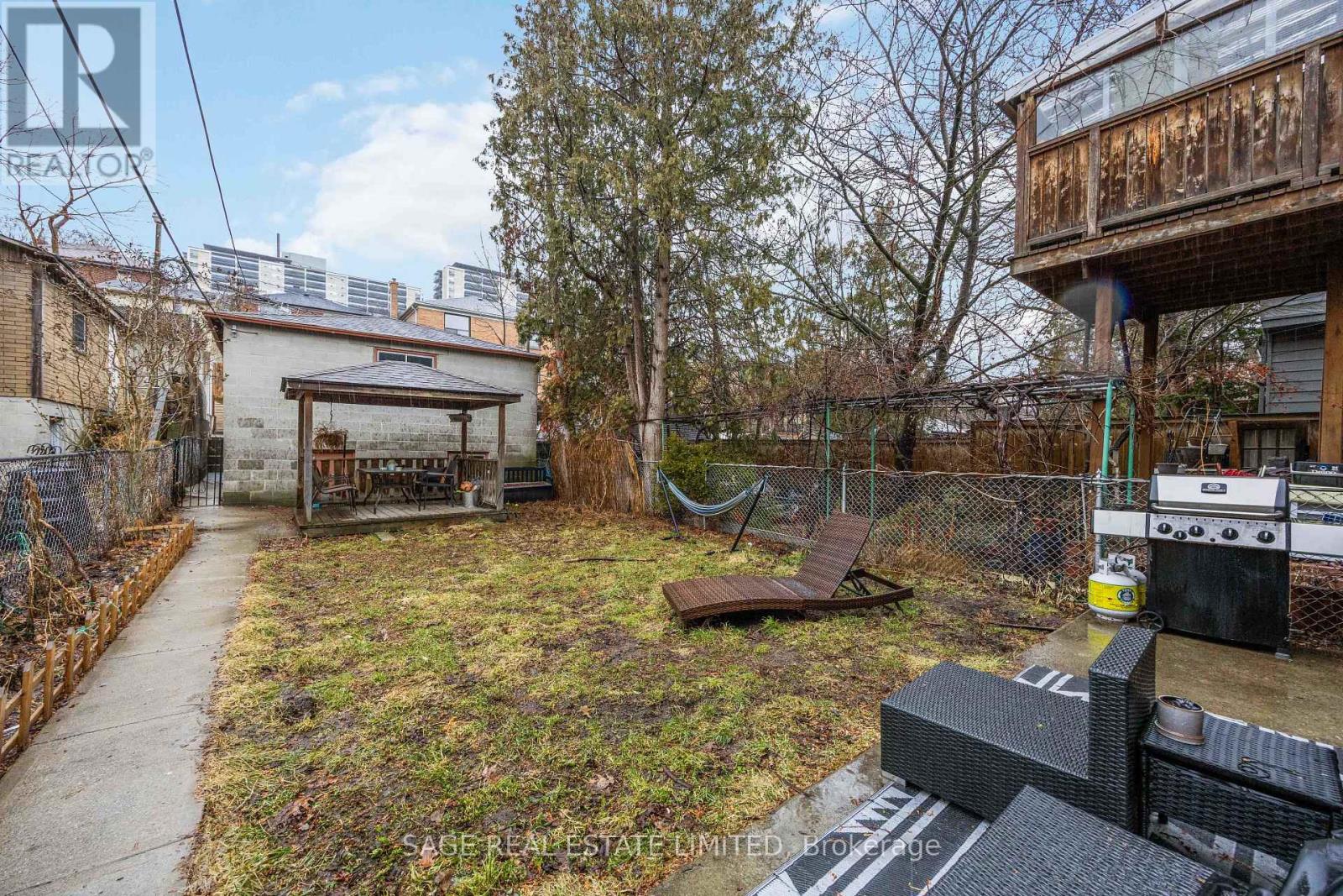 Lower - 182 Indian Grove, Toronto, Ontario  M6P 2H2 - Photo 29 - W12914628