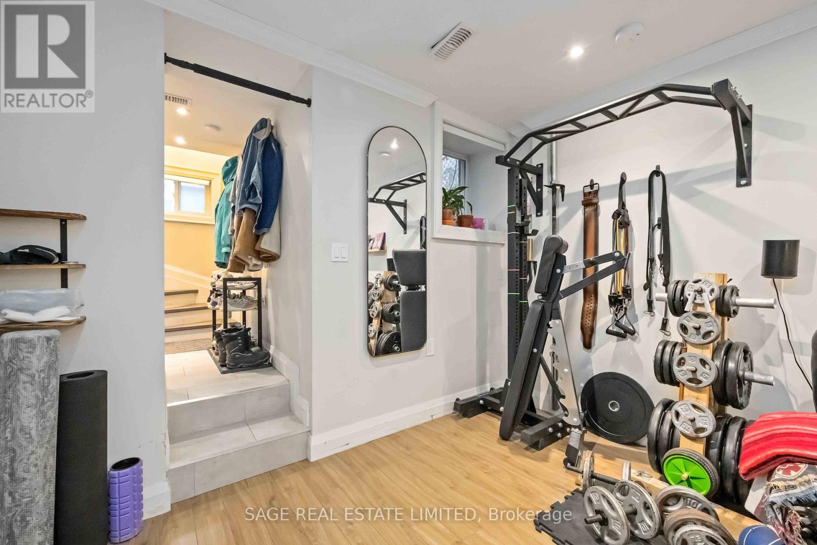 Lower - 182 Indian Grove, Toronto, Ontario  M6P 2H2 - Photo 3 - W12914628