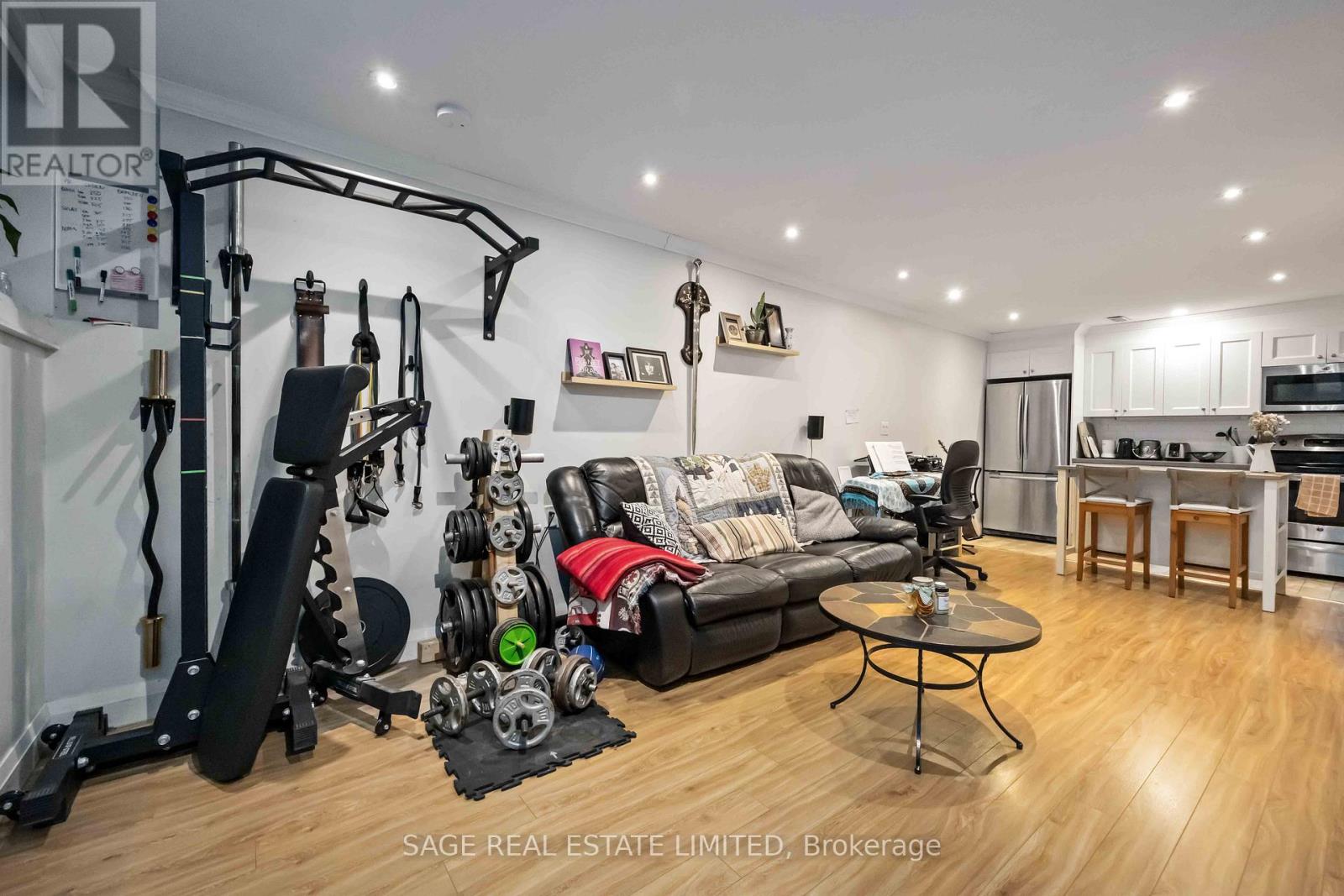 Lower - 182 Indian Grove, Toronto, Ontario  M6P 2H2 - Photo 4 - W12914628