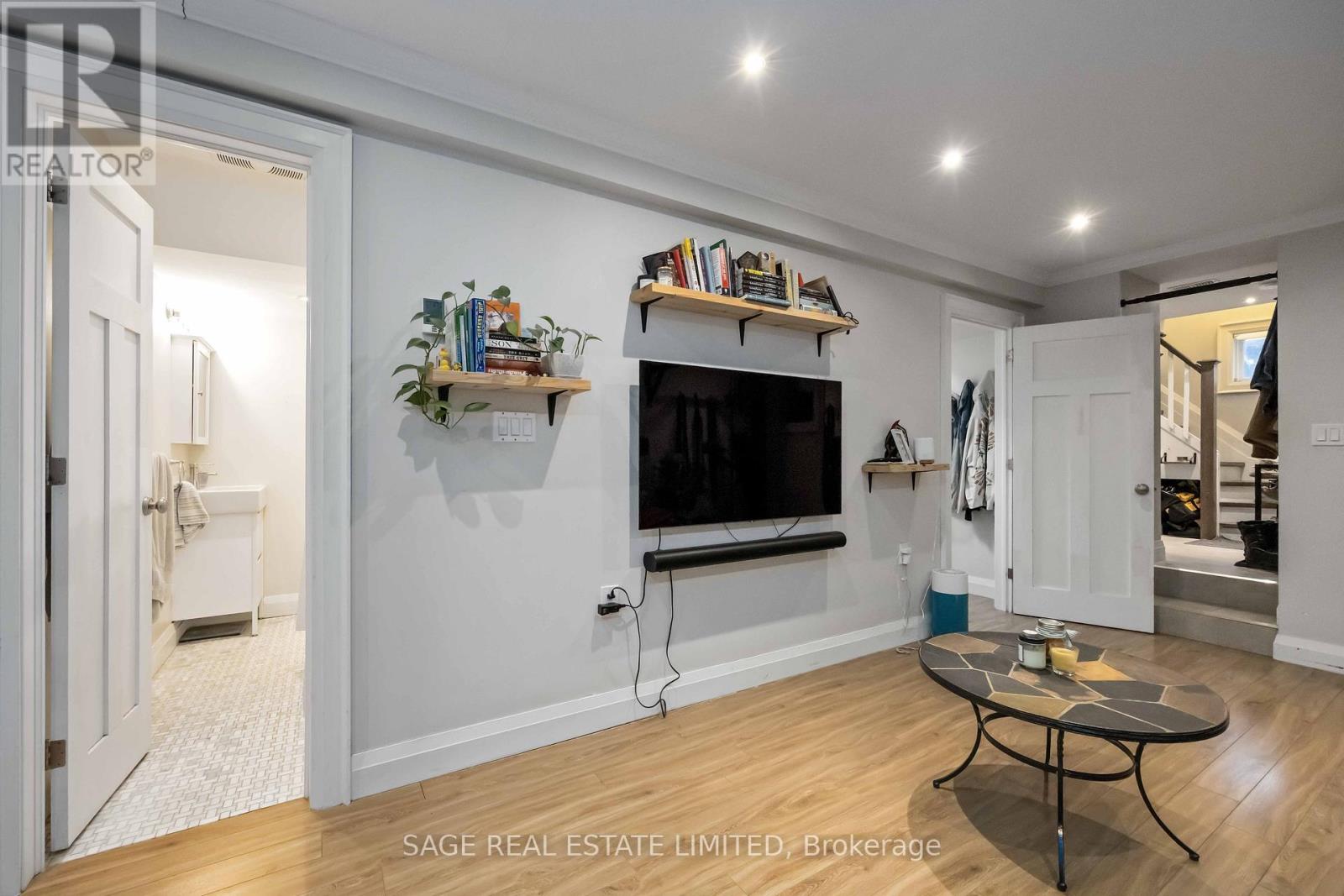 Lower - 182 Indian Grove, Toronto, Ontario  M6P 2H2 - Photo 9 - W12914628