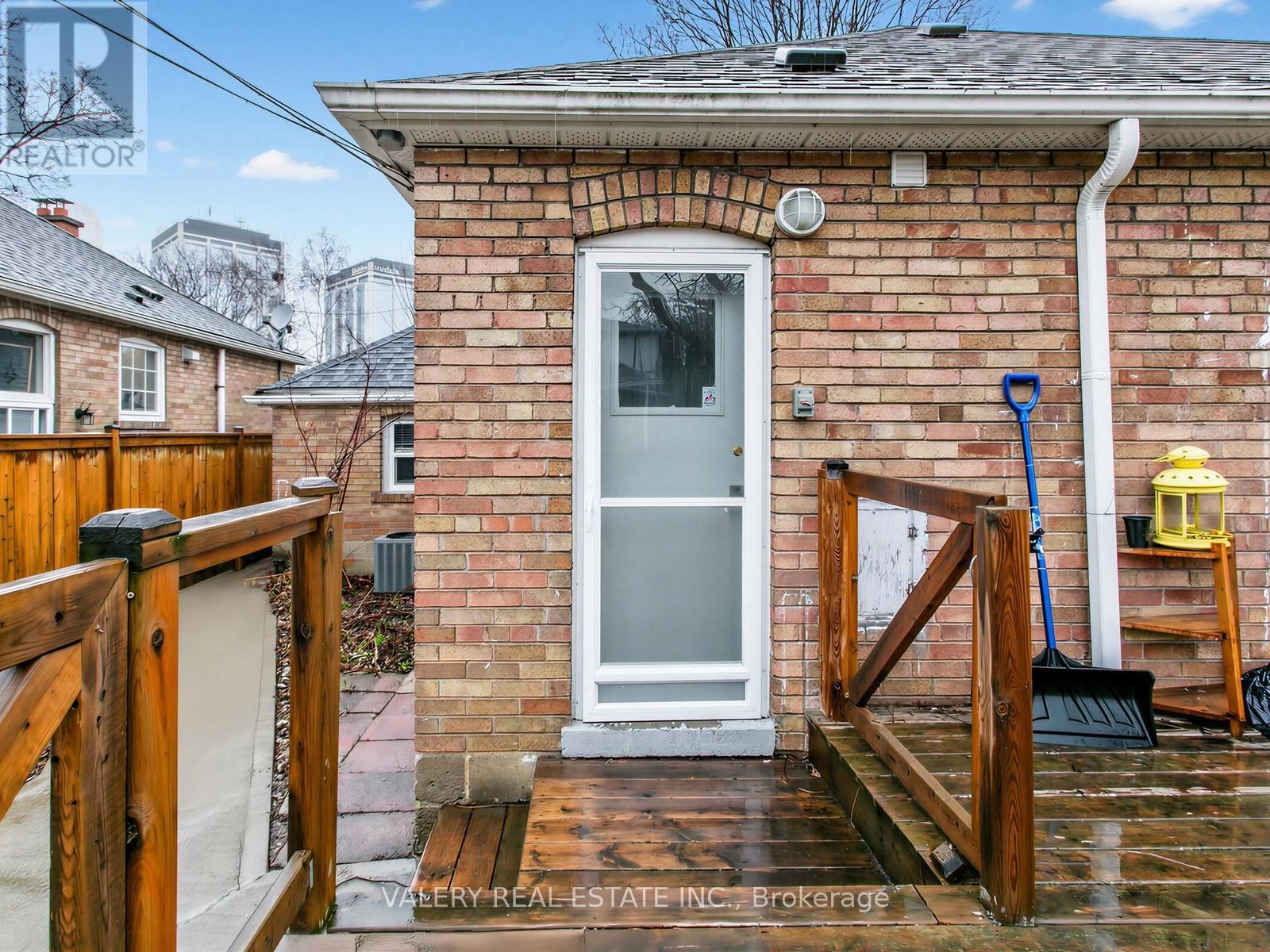 Lower - 133 Meadowvale Drive, Toronto, Ontario  M8Z 3K2 - Photo 20 - W12914634