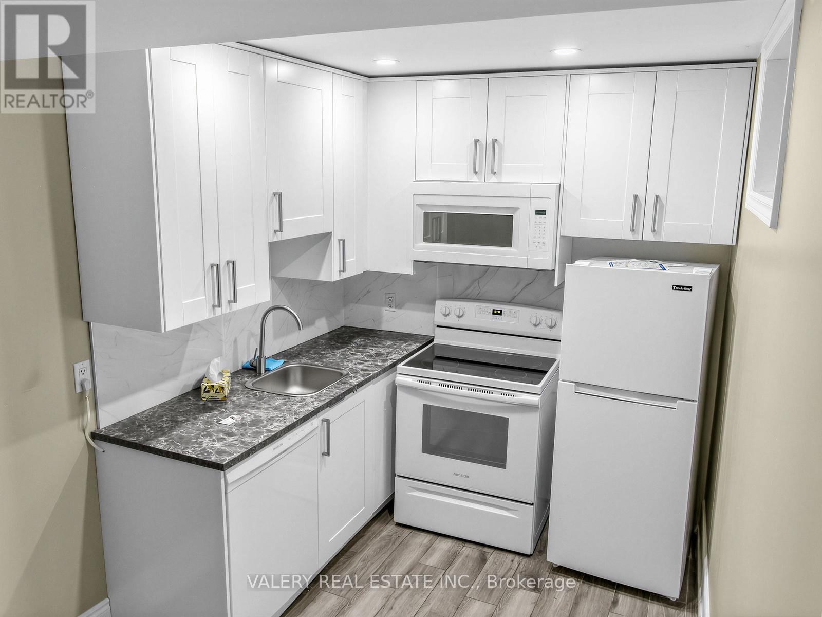 Lower - 133 Meadowvale Drive, Toronto, Ontario  M8Z 3K2 - Photo 4 - W12914634