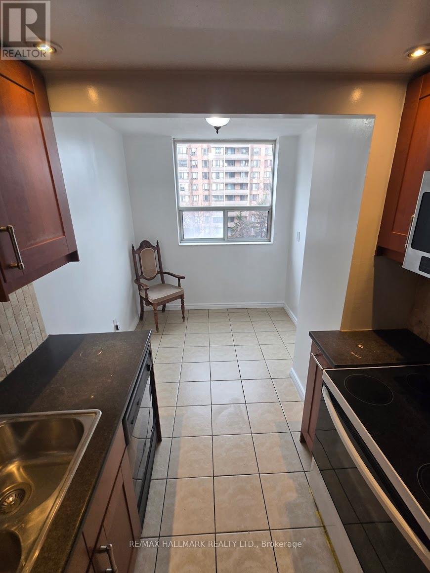 3 Lisa Street, Brampton, Ontario  L6T 4A2 - Photo 10 - W12914636