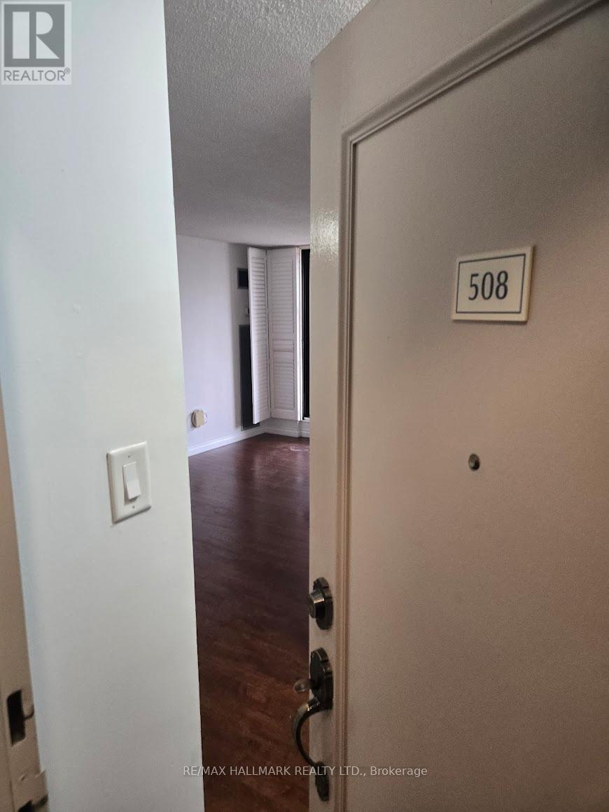 3 Lisa Street, Brampton, Ontario  L6T 4A2 - Photo 2 - W12914636