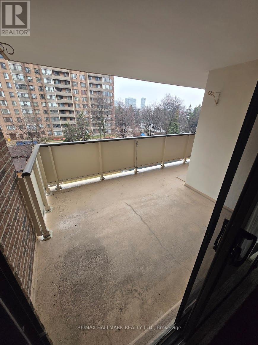 3 Lisa Street, Brampton, Ontario  L6T 4A2 - Photo 5 - W12914636