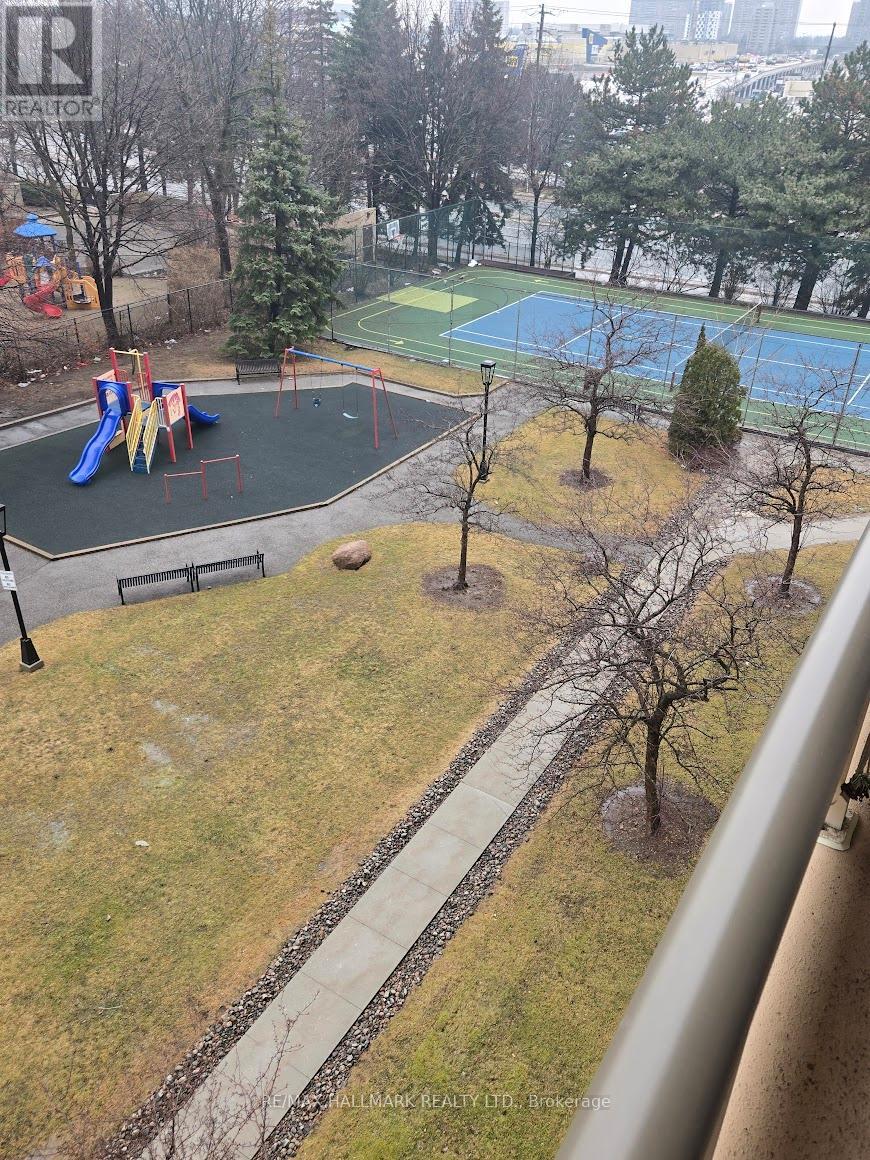 3 Lisa Street, Brampton, Ontario  L6T 4A2 - Photo 6 - W12914636