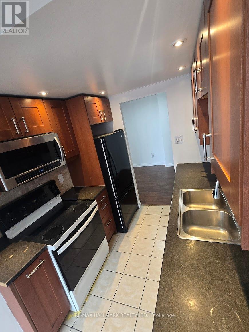 3 Lisa Street, Brampton, Ontario  L6T 4A2 - Photo 8 - W12914636