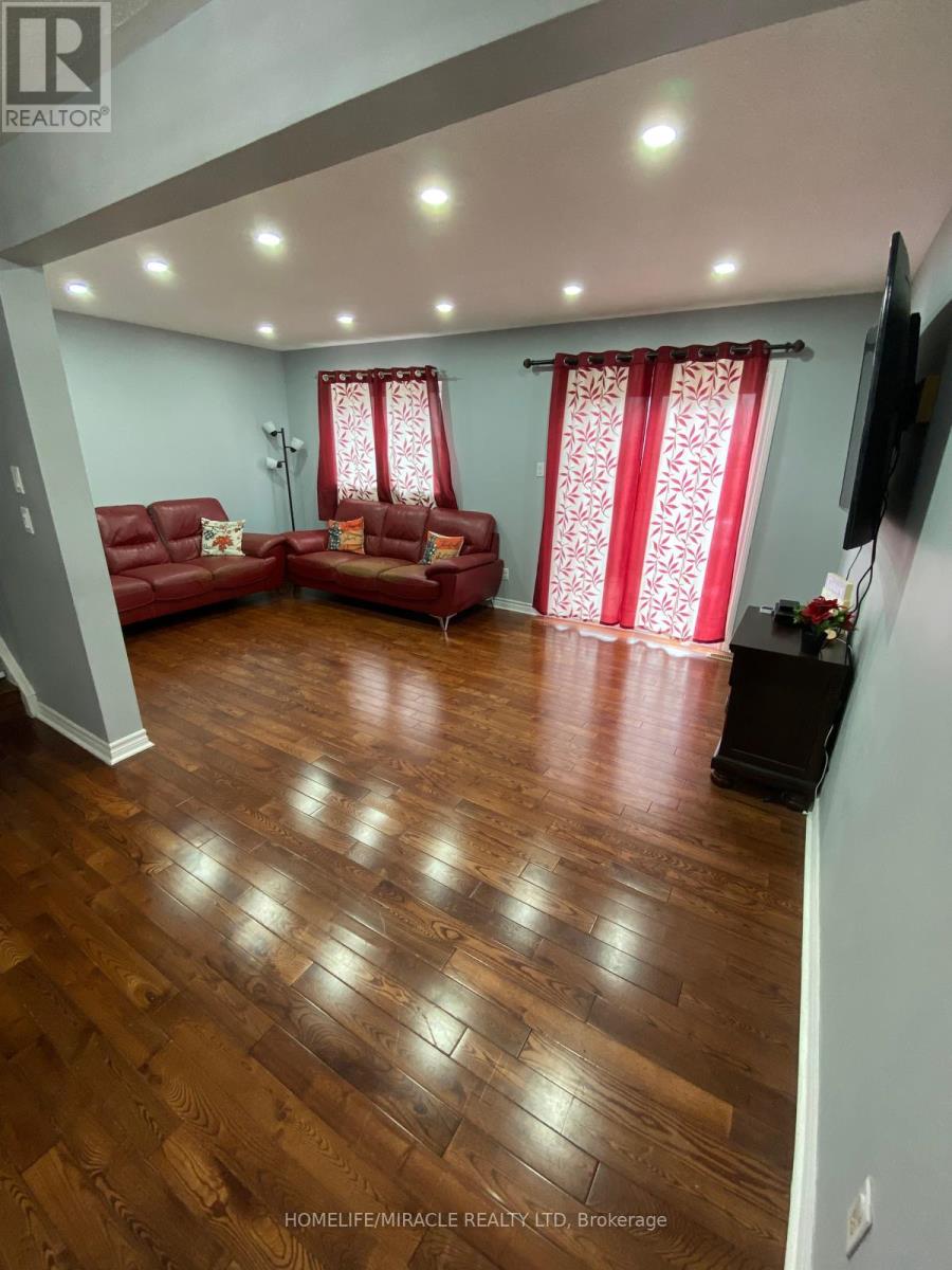 #44 - 1020 Central Park Drive, Brampton, Ontario  L6S 3J5 - Photo 5 - W12914638