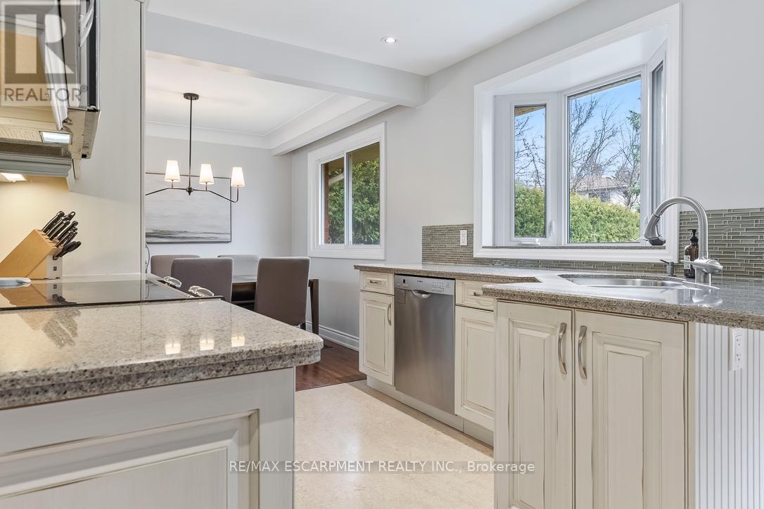 4507 Cosburn Crescent, Burlington, Ontario  L7L 1S6 - Photo 11 - W12914640