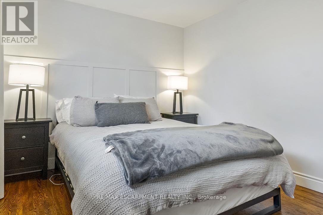 4507 Cosburn Crescent, Burlington, Ontario  L7L 1S6 - Photo 14 - W12914640