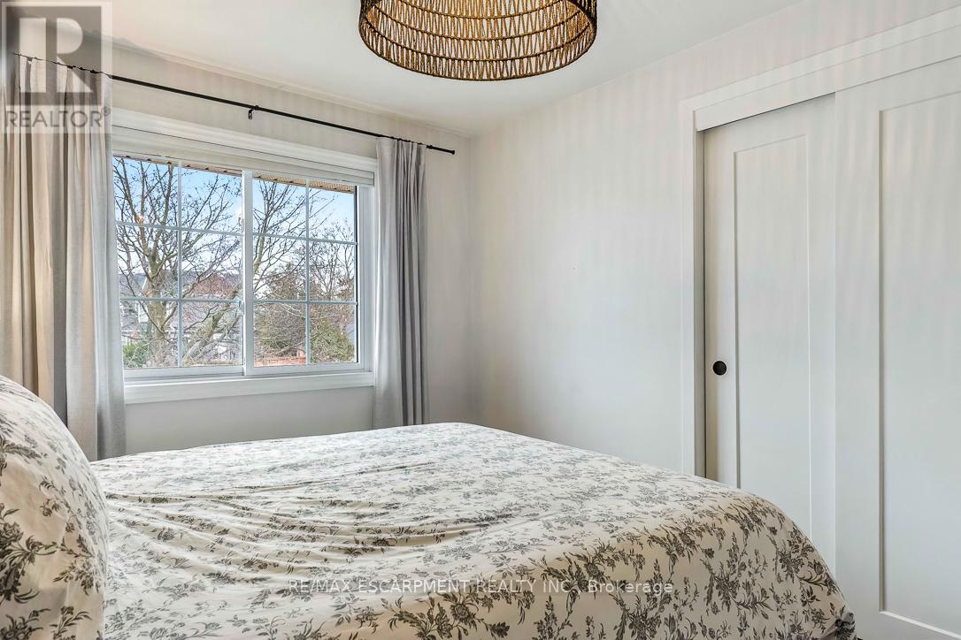 4507 Cosburn Crescent, Burlington, Ontario  L7L 1S6 - Photo 16 - W12914640