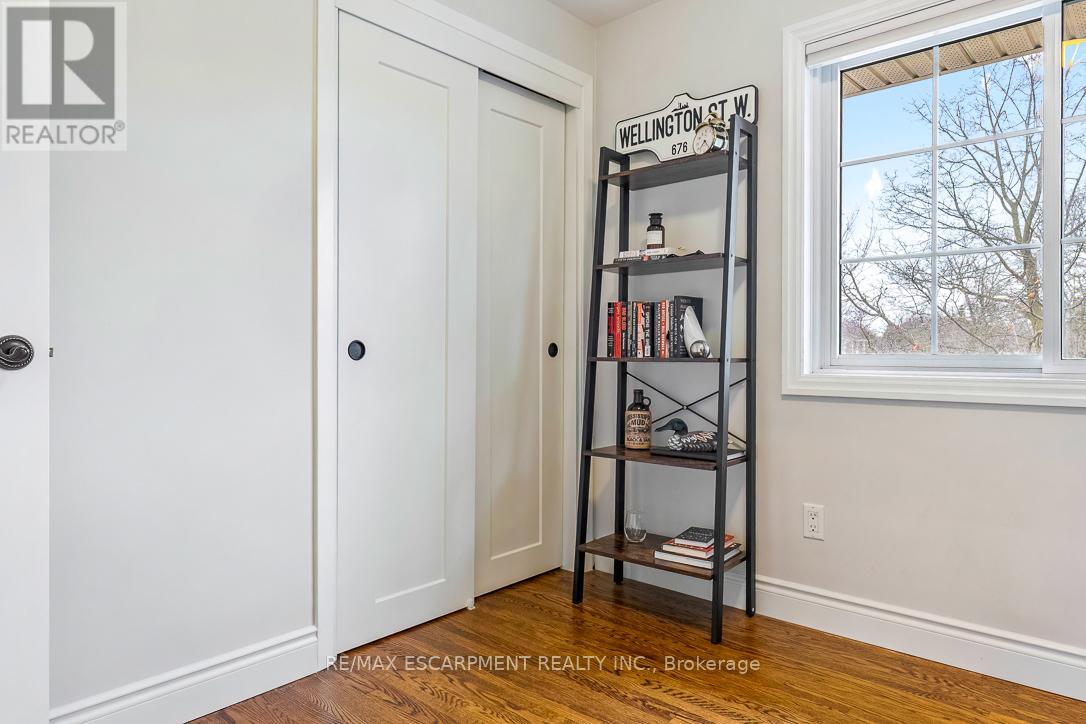 4507 Cosburn Crescent, Burlington, Ontario  L7L 1S6 - Photo 18 - W12914640