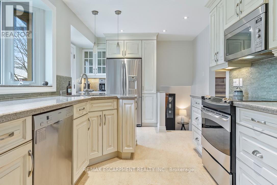 4507 Cosburn Crescent, Burlington, Ontario  L7L 1S6 - Photo 9 - W12914640