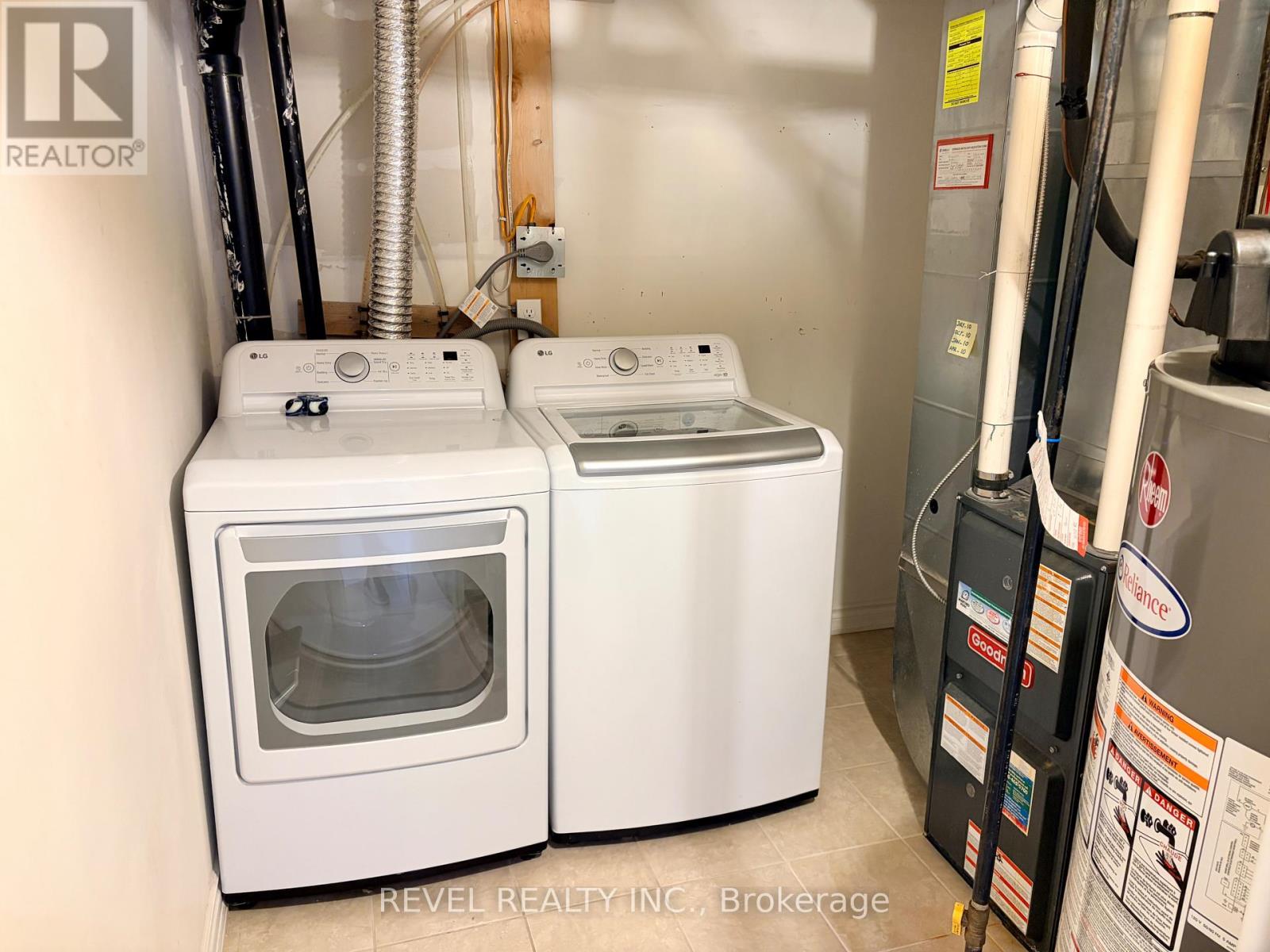 1158 Durno Court, Milton, Ontario  L9T 8P6 - Photo 4 - W12914654