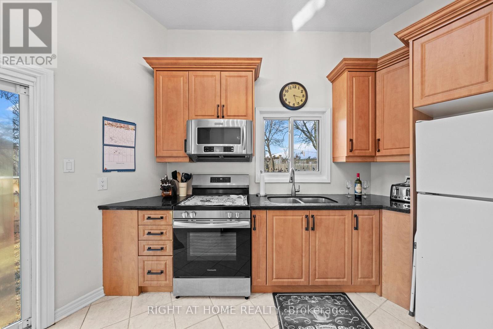 7027 Estoril Road, Mississauga, Ontario  L5N 1N3 - Photo 11 - W12914656