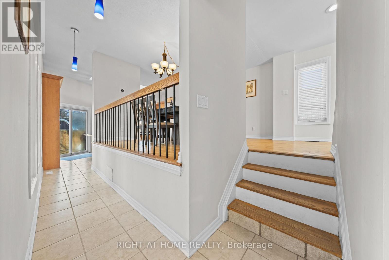 7027 Estoril Road, Mississauga, Ontario  L5N 1N3 - Photo 5 - W12914656