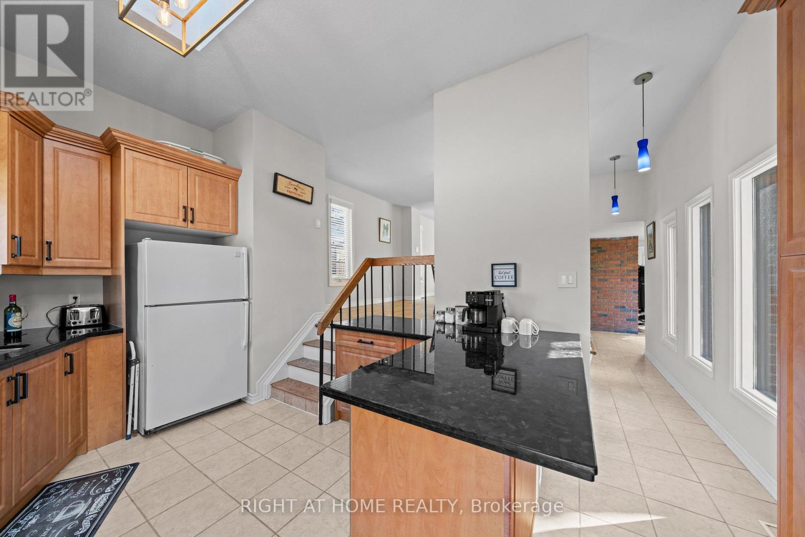 7027 Estoril Road, Mississauga, Ontario  L5N 1N3 - Photo 8 - W12914656