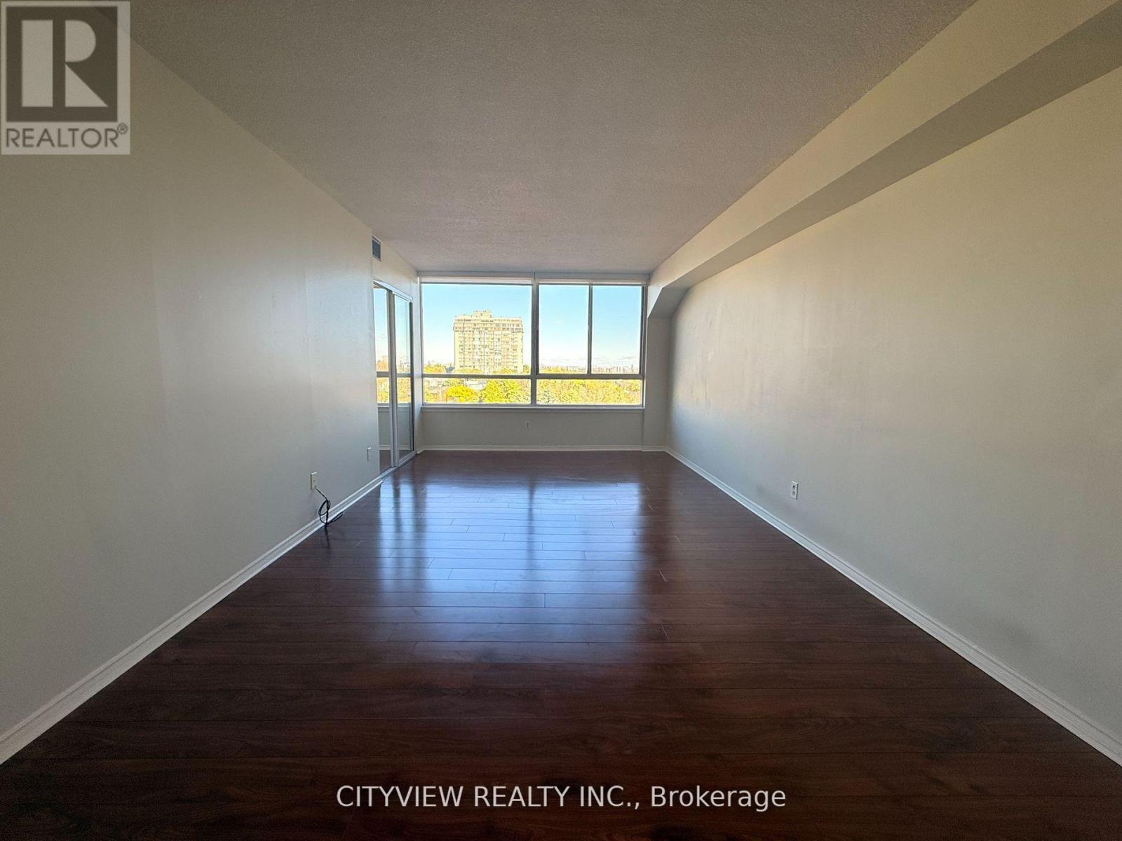 616 - 1001 Cedarglen Gate, Mississauga, Ontario  L5C 4R2 - Photo 4 - W12914678