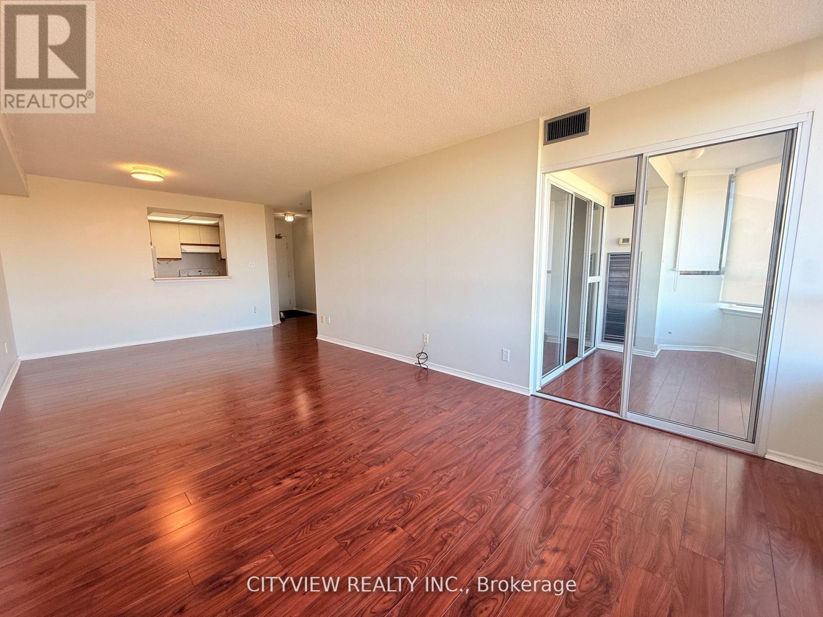 616 - 1001 Cedarglen Gate, Mississauga, Ontario  L5C 4R2 - Photo 5 - W12914678