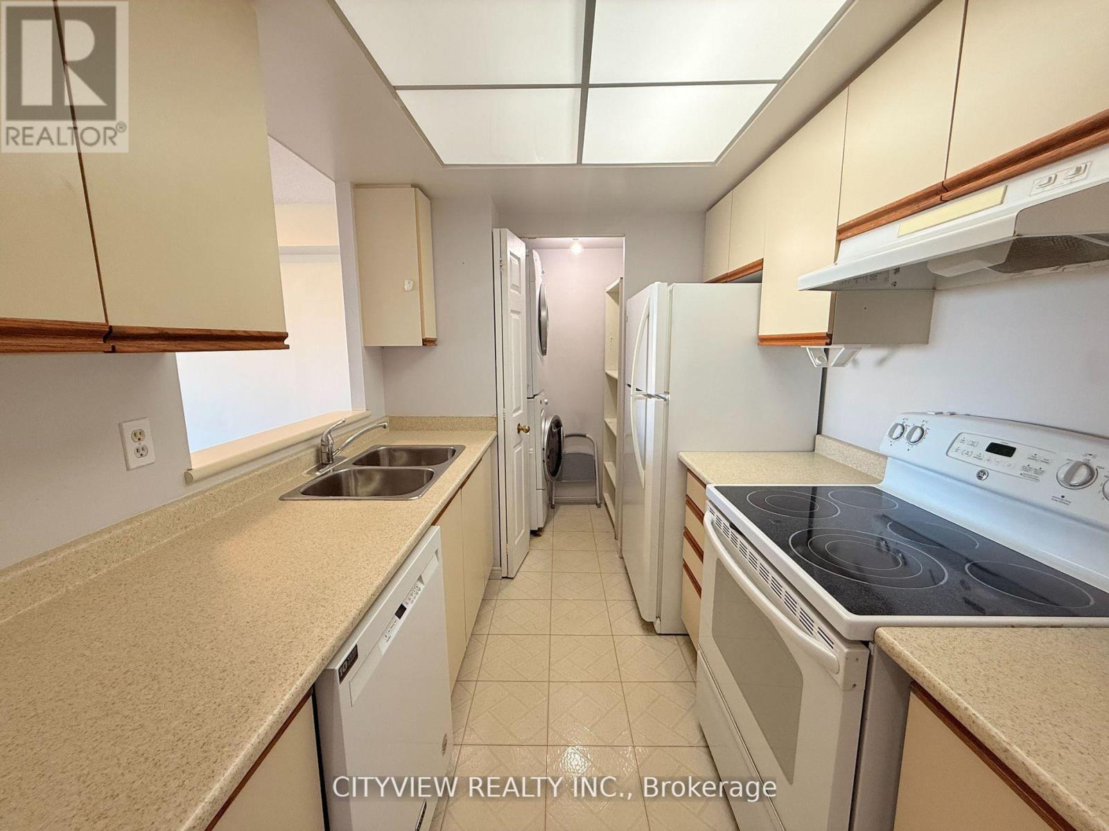 616 - 1001 Cedarglen Gate, Mississauga, Ontario  L5C 4R2 - Photo 7 - W12914678